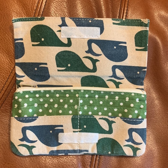 Bungalow 360 whale print trifold wallet - Picture 3 of 8